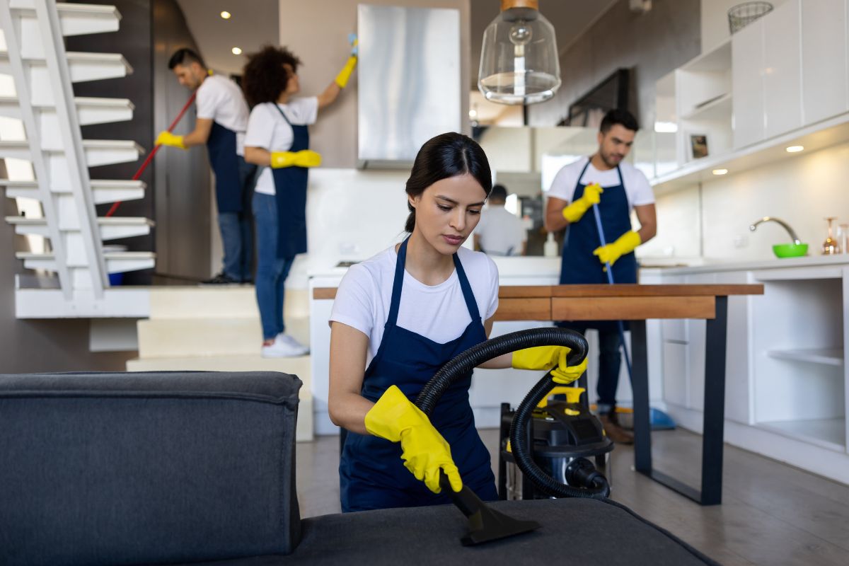 "Una vez a la semana": empleadas domésticas alertan por duro golpe que vendría para sus trabajos con el nuevo salario mínimo. 