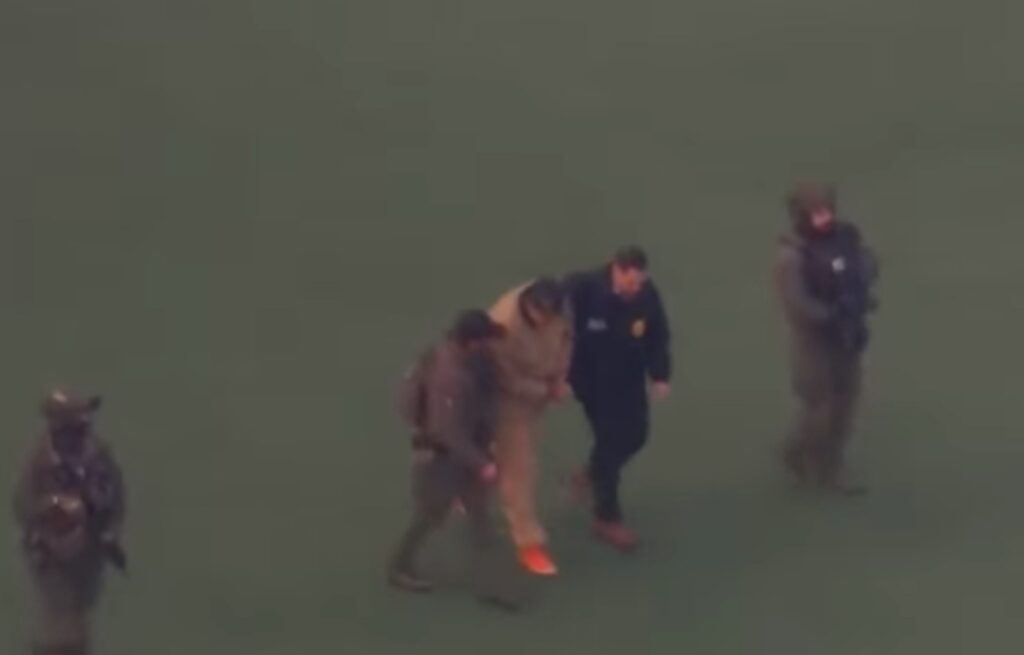 Imagen de Maduro con el overol - Noticias Caracol YouTube