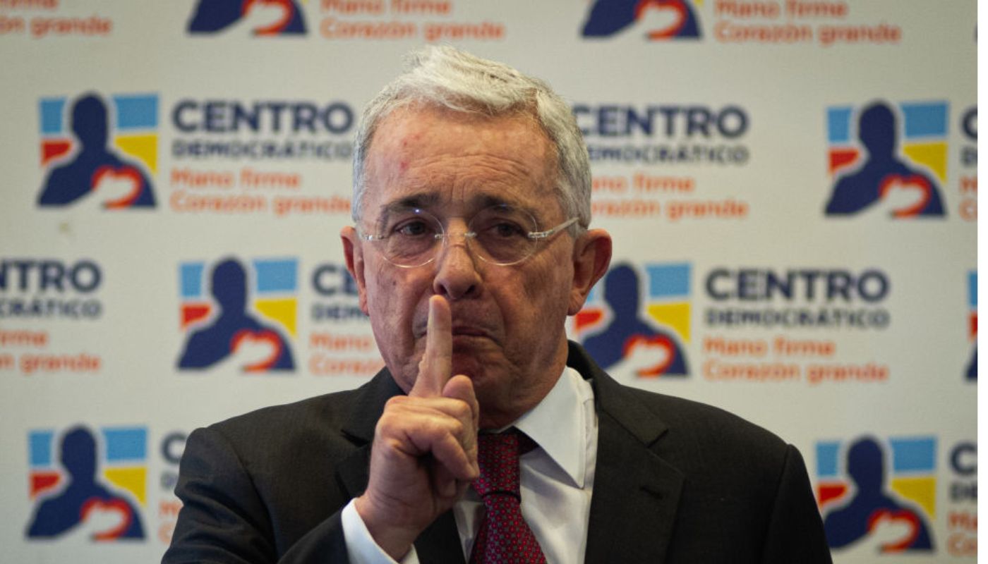 Álvaro Uribe alerta ante posible operativo de EE. UU. contra el presidente Petro