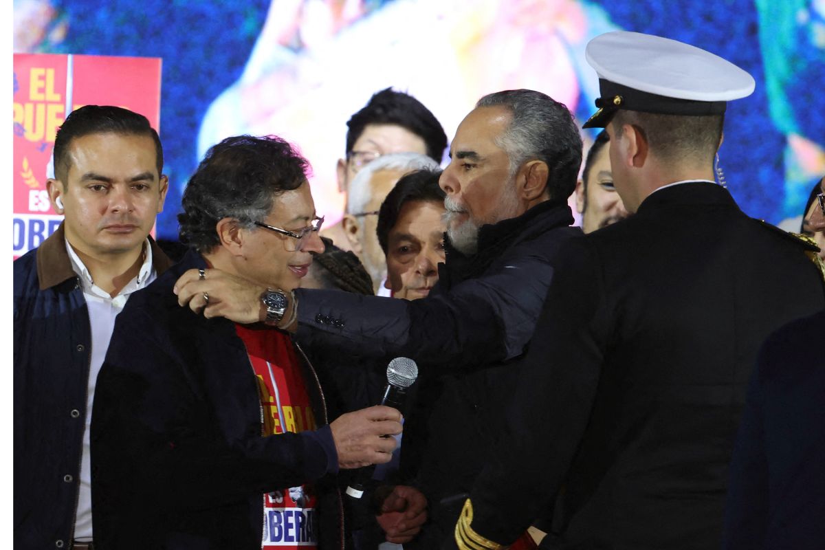 "Nos mostraríamos débiles": Benedetti reveló si pedirá que a él y Petro los saquen de la Lista Clinton ante llamada con Trump. 