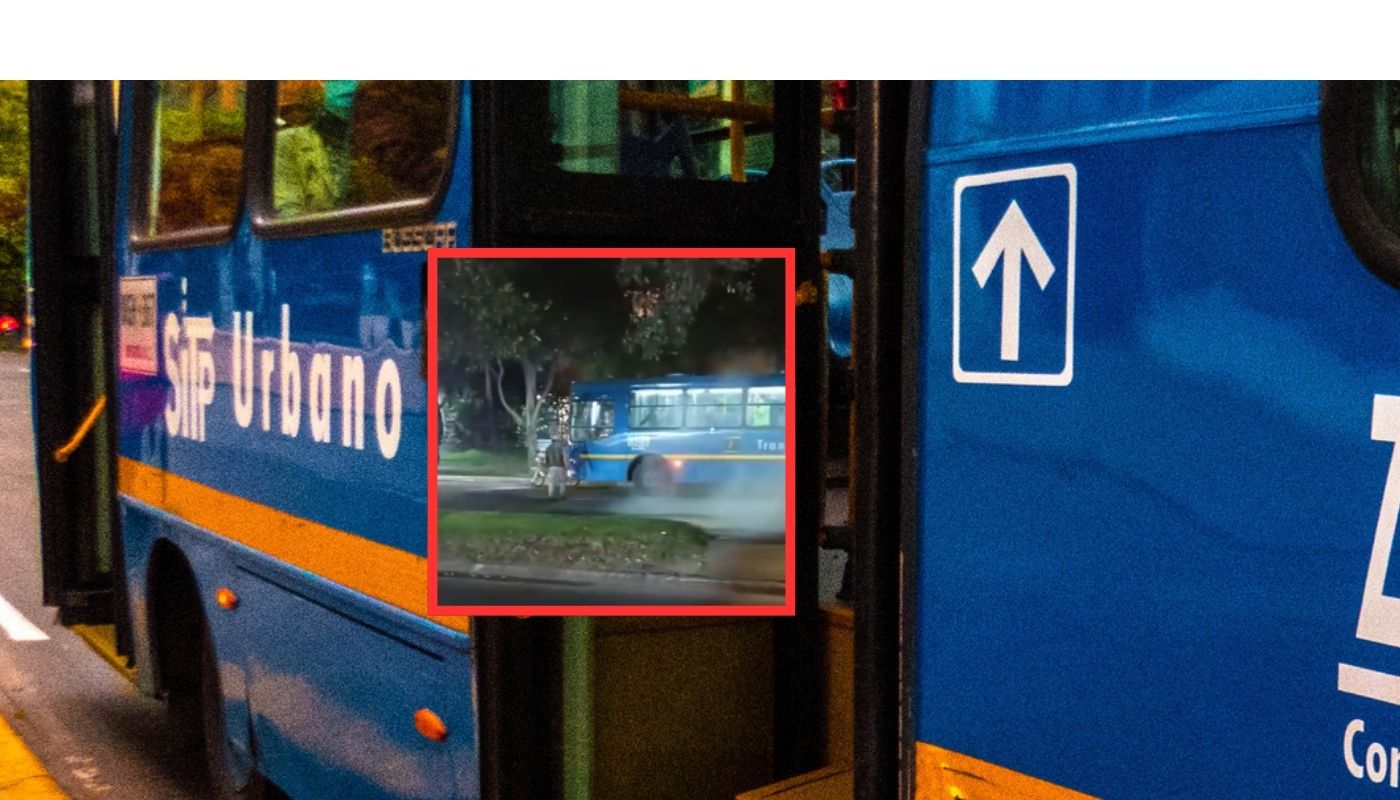Bus de SITP pasó por encima de motocicleta y casi arrolla a conductor en Bogotá