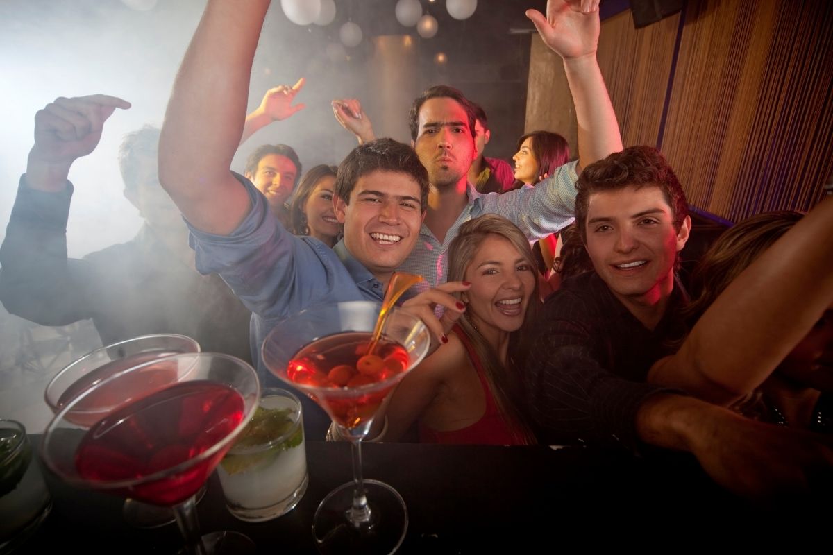 ¿Vuelve rumba en Bogotá hasta las 5:00 a. m.? Distrito define zonas y nuevas reglas para fiesta, aunque no en todas las localidades. 