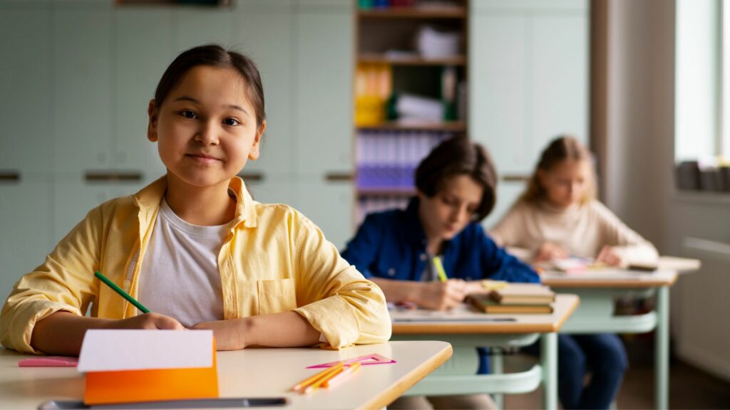 Estudiante de colegio / Freepik 