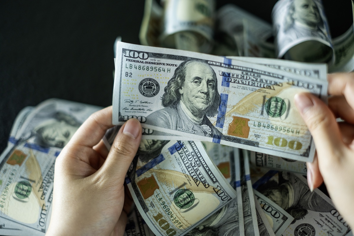 Dólar rompió barrera de $ 3.600 hoy, a la espera de reunión de Petro y Trump