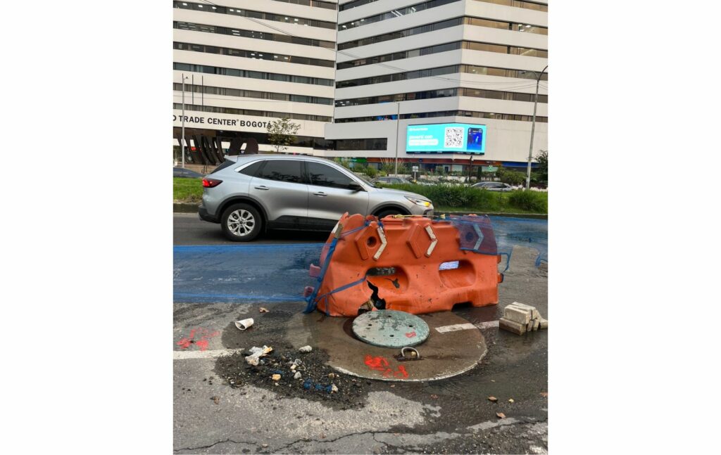 Tubería rota en el norte de Bogotá. / Pulzo