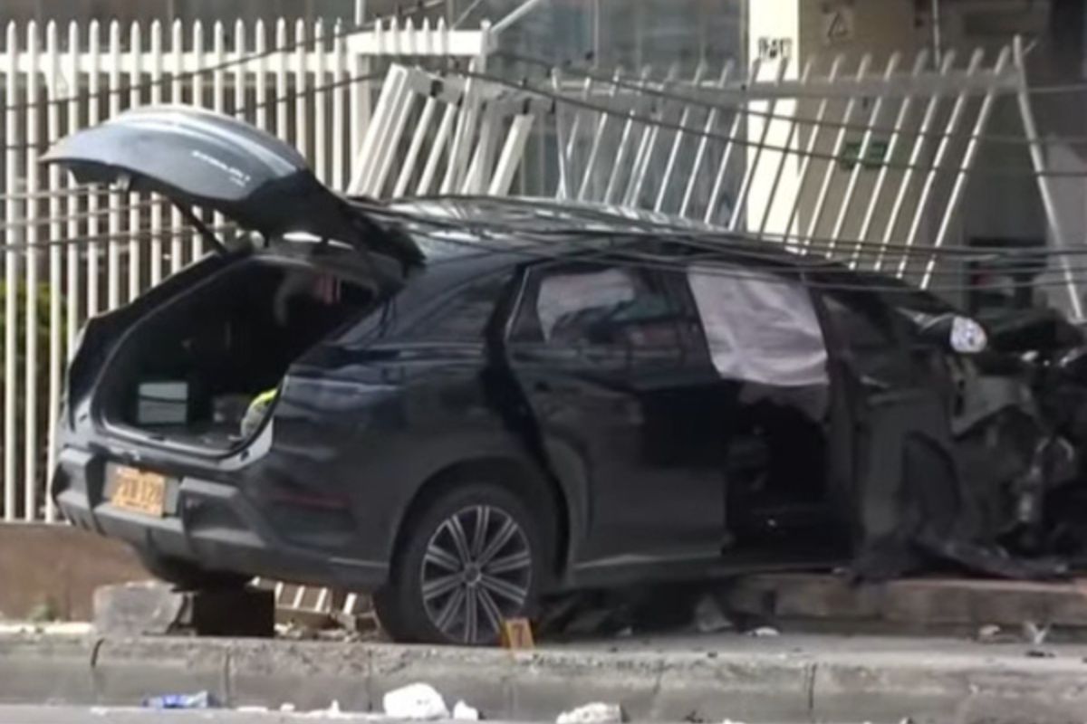 Se le iría hondo a joven de 20 años que causó accidente en Bogotá; enfrentaría varios cargos por pasarse un semáforo rojo. 