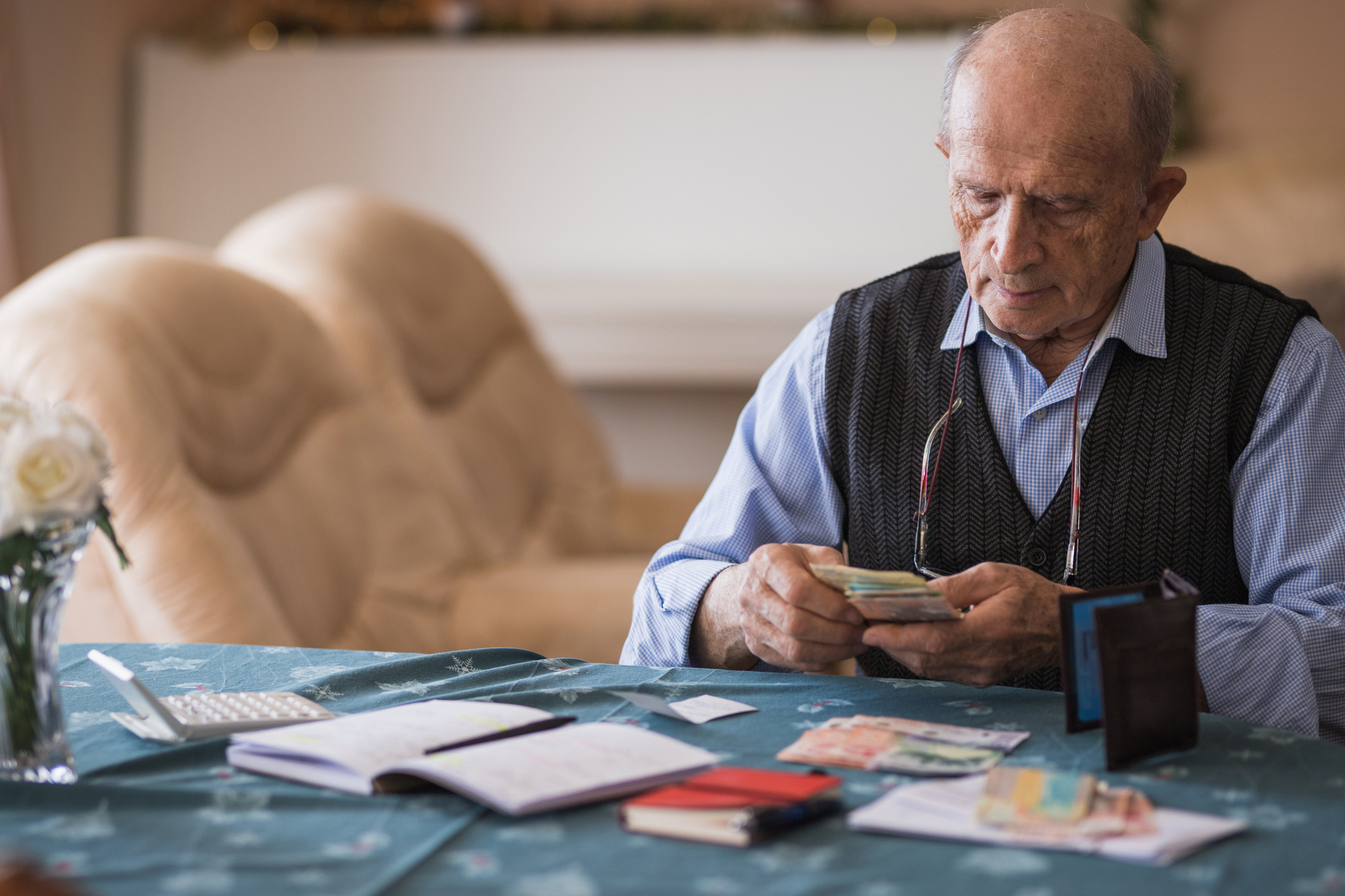 Cuánto dinero le prestan a un pensionado Colombia 2026 Bancolombia, BBVA y más