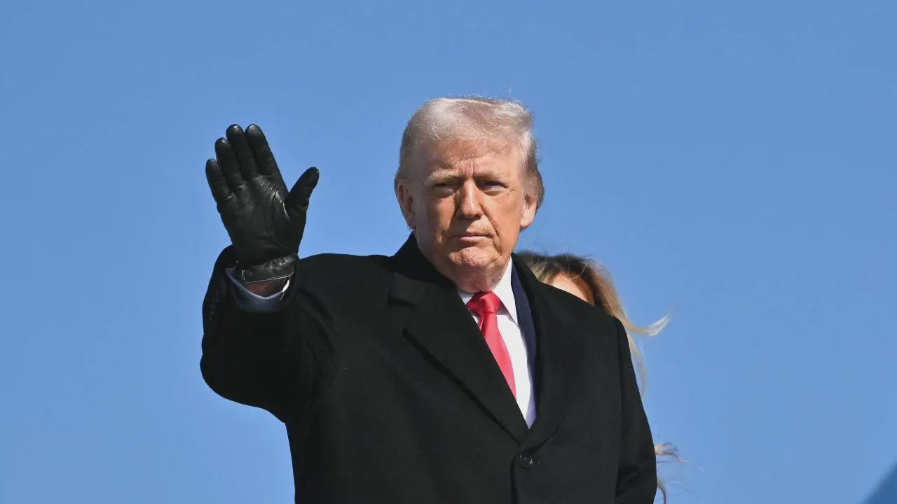 Trump se reúne con militares que capturaron a Maduro y afirma que visitará Venezuela en los próximos días. 