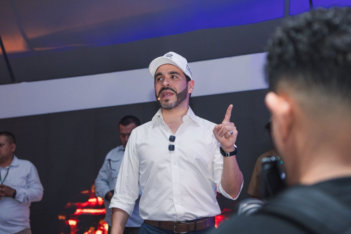 De la Espriella responde qué trato les dará a sus clientes si es presidente