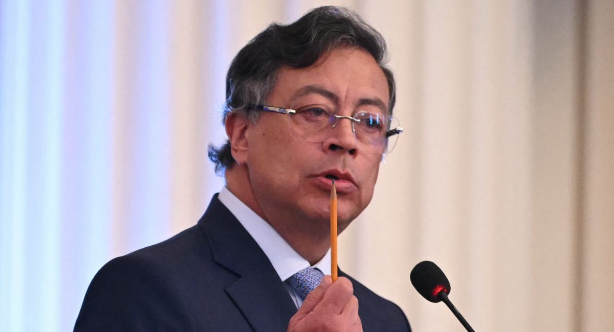 Presidente Gustavo Petro responsabiliza a familia de Kevin Acosta de su muerte por falta de cuidado y no menciona falta de medicamentos. 