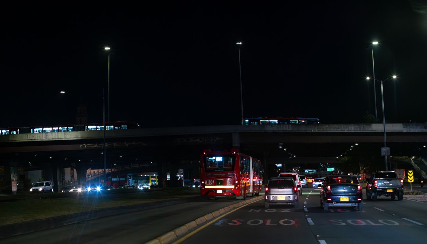 Joven de 22 años murió tras ser atropellado por bus de Transmilenio; no habría usado puente