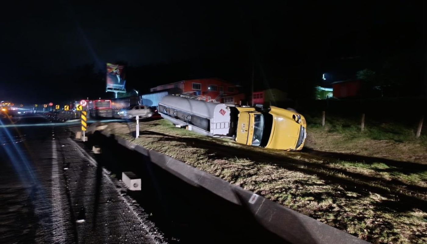 Accidente en vía al Llano provocó cierre total por derrame de combustible