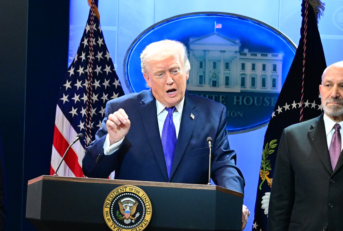 Donald Trump saca pecho por aranceles a otros países y dice que subirán