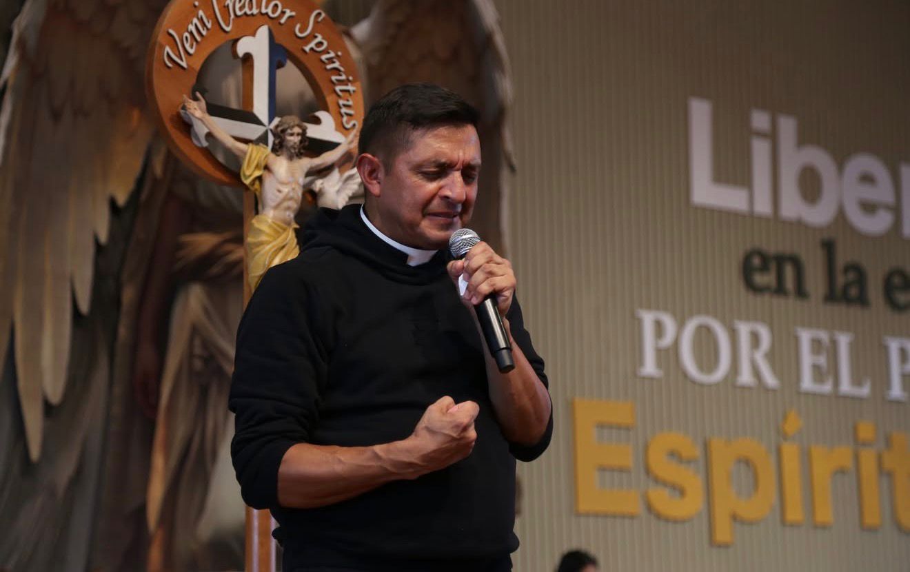 Padre Cucho fue sometido a operación de urgencia: recibió Santos Óleos