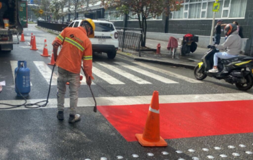 ¿Por qué algunos cruces de peatones son rojos? Multa de $ 1'266.101 / Alcaldría de Manizales.