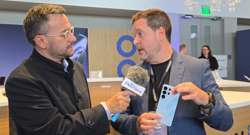 Andrés Murcia, CEO de Pulzo, y Juliano Vingilis, director de producto de Samsung para América Latina.