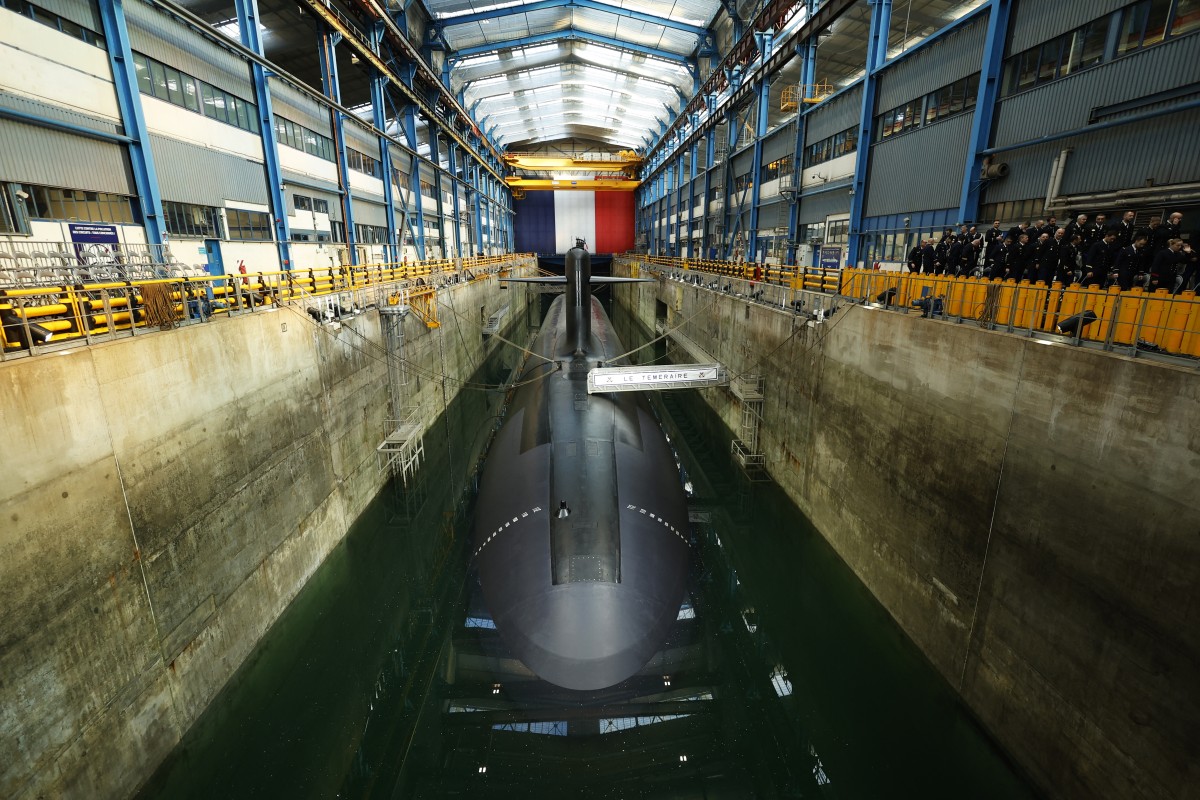 Francia desplega arsenal nuclear ante tensión de Irán