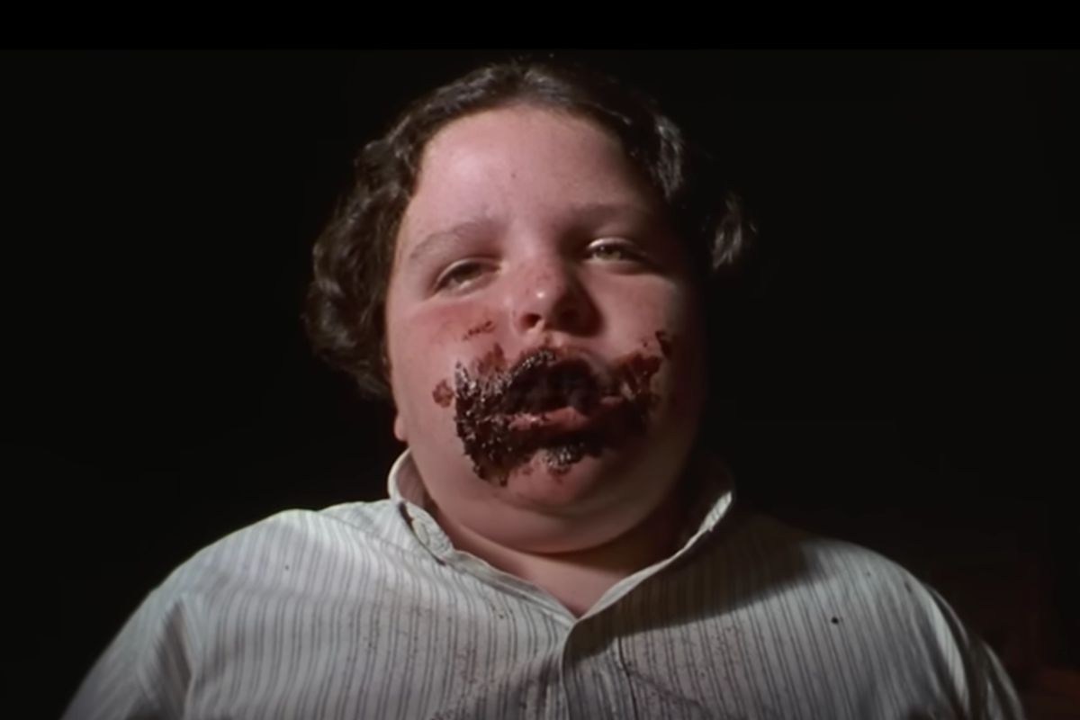 Así se ve Bruce, el niño de la torta de chocolate en 'Matilda': tuvo cambio