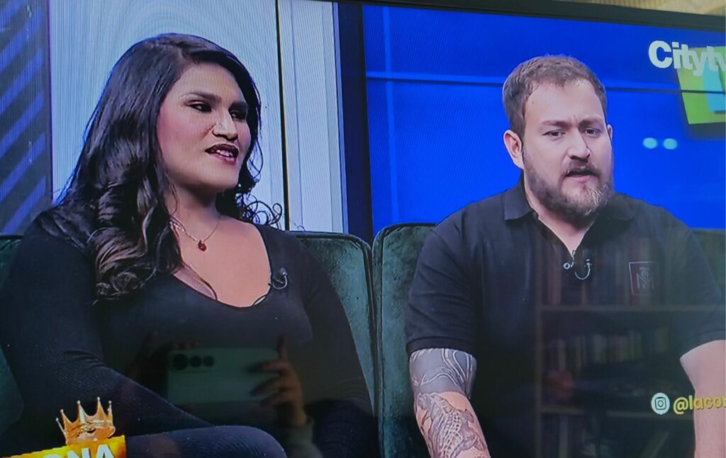 María Gabriela Isler y su novio.