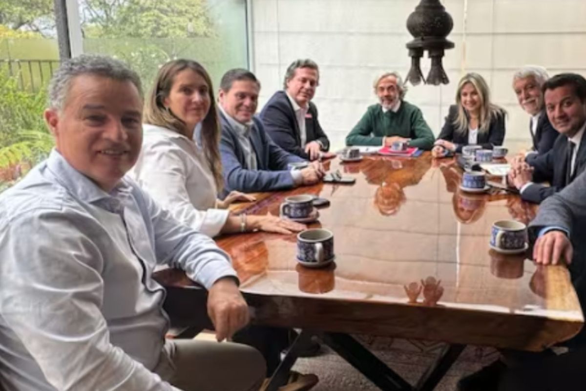 Qué se sabe de reunión de Paloma Valencia con Juan Daniel Oviedo: toda la coalición meterá mano para convencerlo. 