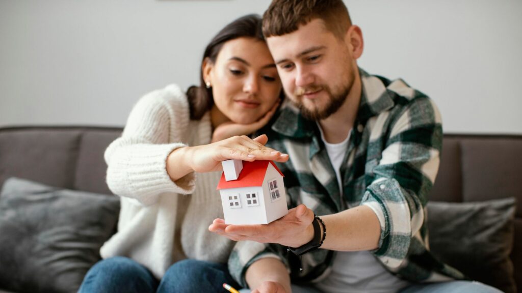 Pareja compra vivienda / Freepik 