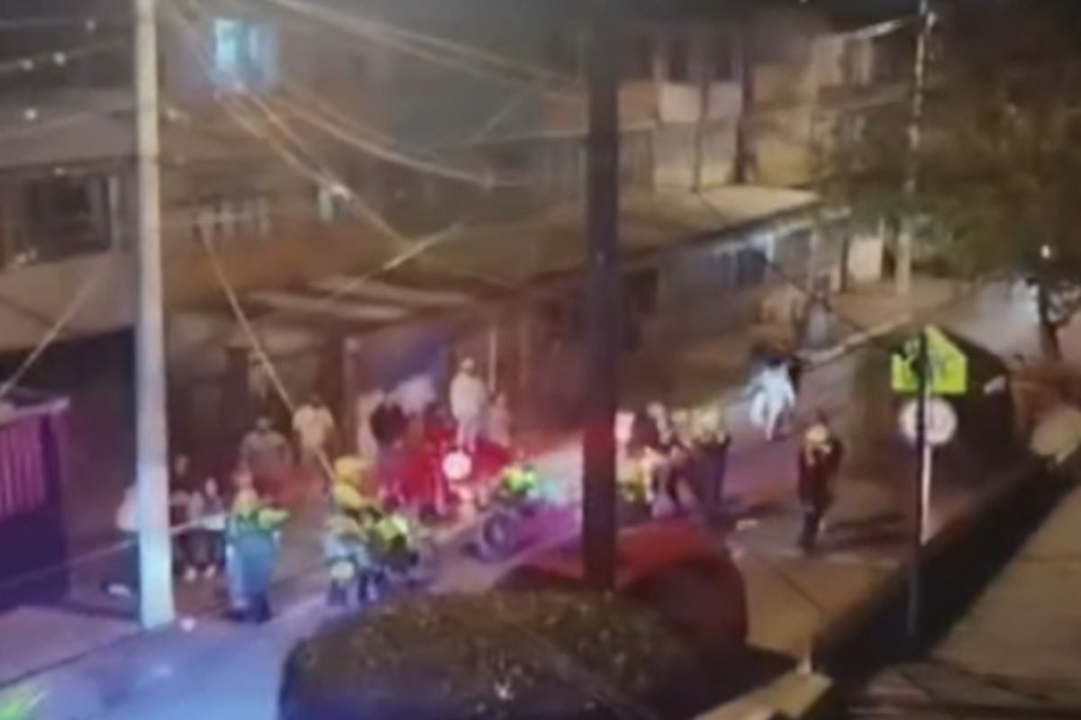 Una balacera en el barrio La Clarita, Engativá, dejó dos capturados tras el intento de robo de una camioneta Toyota. Los delincuentes dispararon a policías
