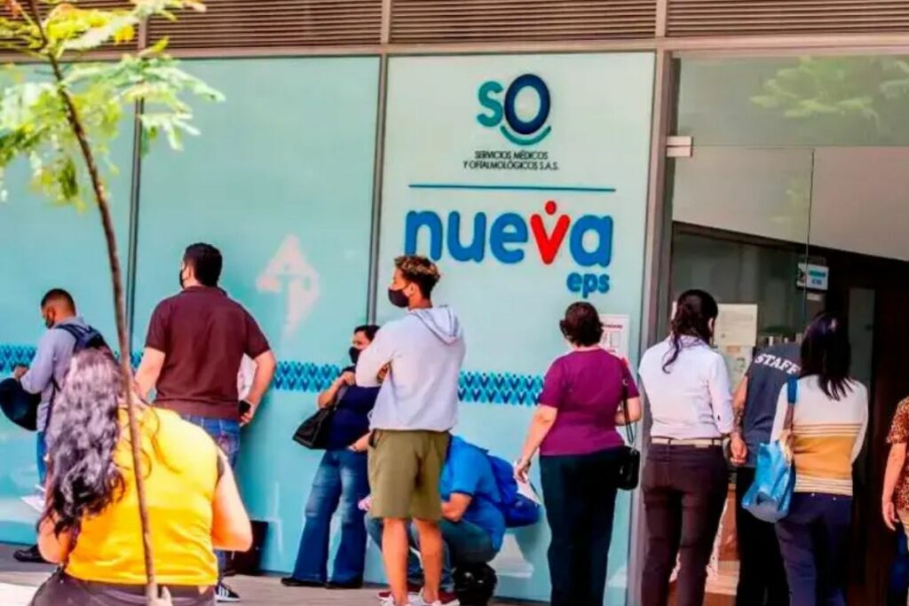 Filas para atención de Nueva EPS