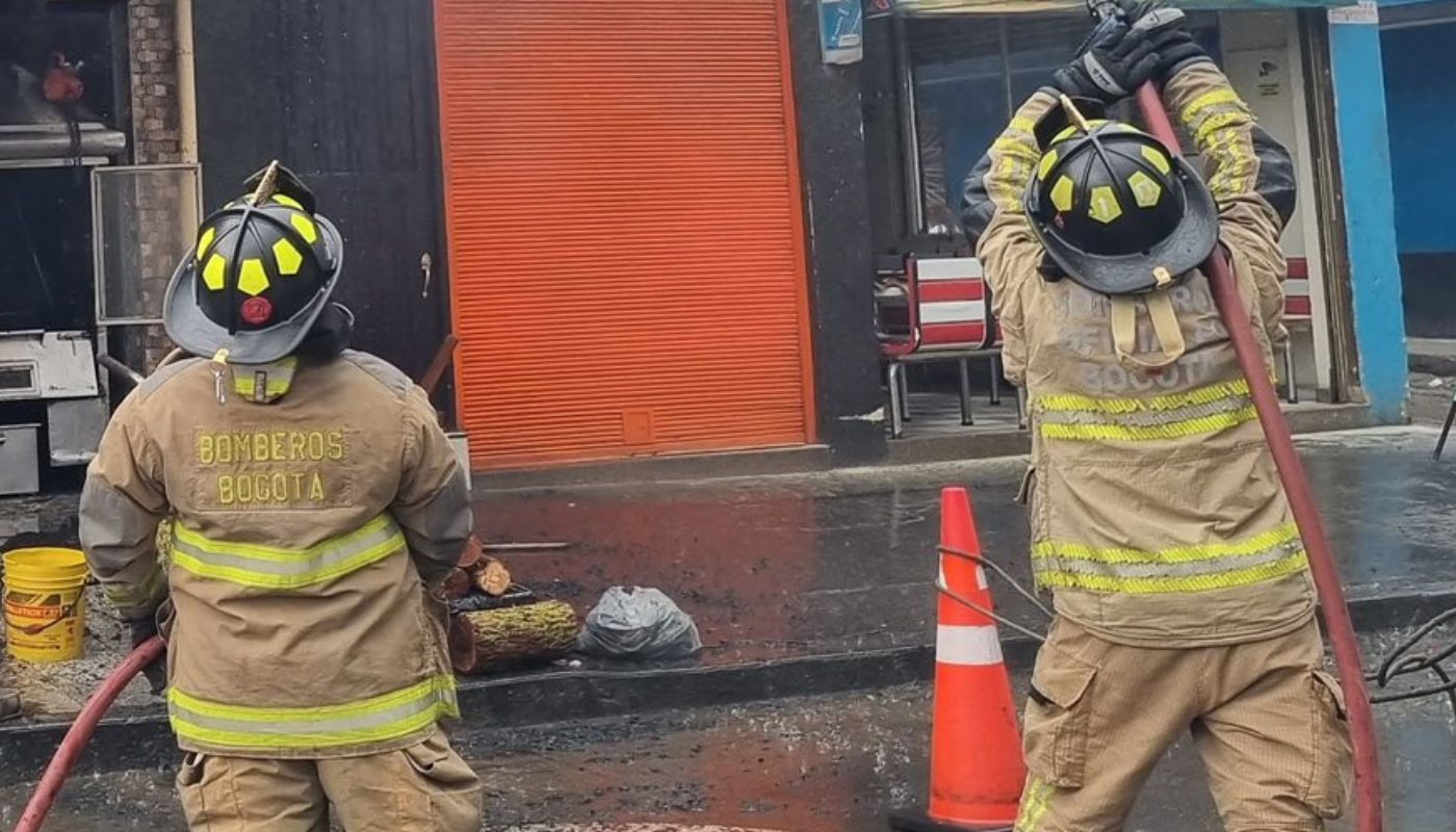 Reportan grave incendio en local del noroccidente de Bogotá; Bomberos atienden emergencia