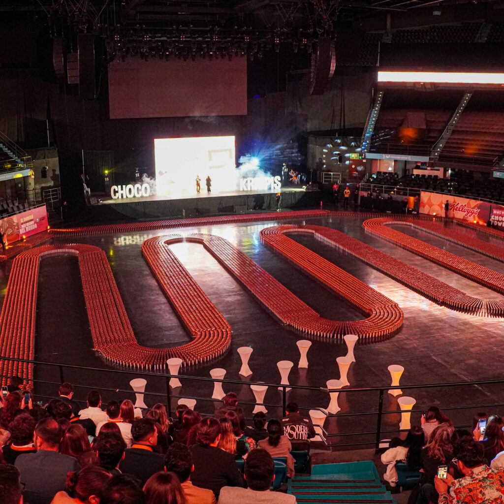 Choco Krispis rompe récord Guinness con dominó giganteChoco Krispis cambia su fórmula en Colombia y rompe récord Guinness con dominó gigante