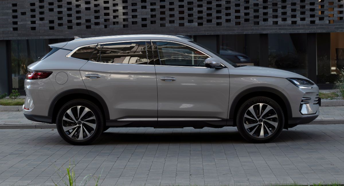 Cuánto dura la batería de un carro eléctrico: dura más de lo que muchos creen según datos recientes y esto cuesta reemplazarla.