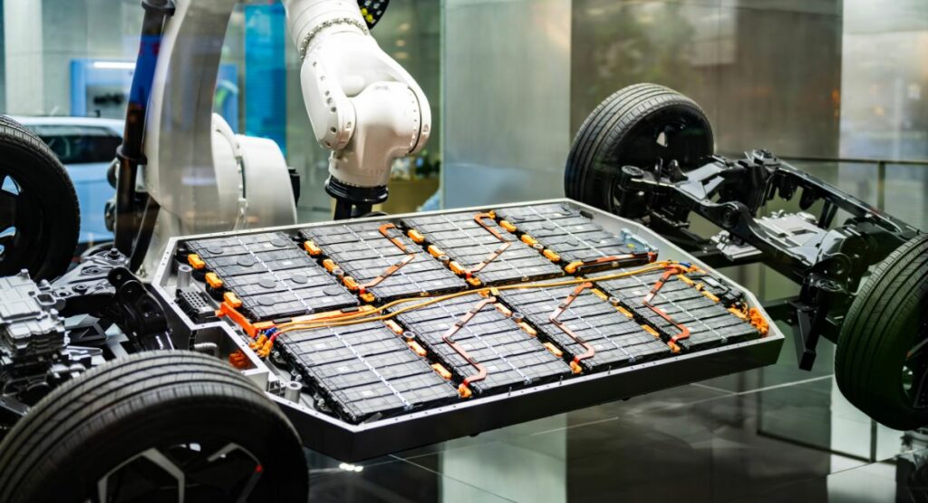 Batería de carro eléctrico / Getty