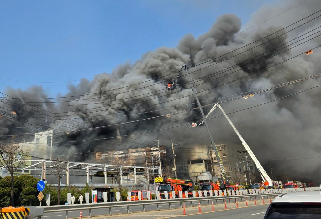 Incendio en fábrica de Corea del Sur (AFP)