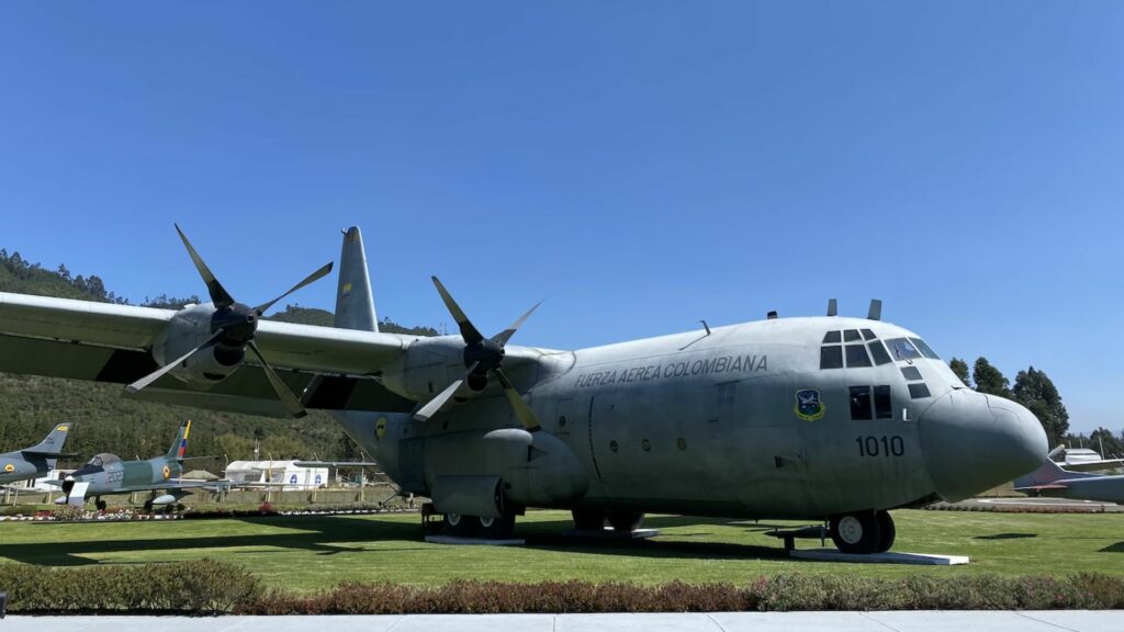 Avión Hércules C-130 FAC 1010 / Página Fuerza Aeroespacial Colombiana 