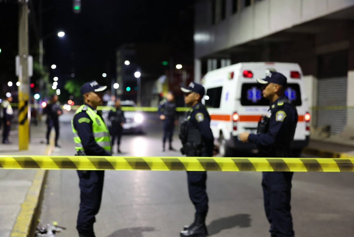 Hombre murió al lanzarse del tercer piso de un hotel que se estaba incendiando en el centro de Medellín