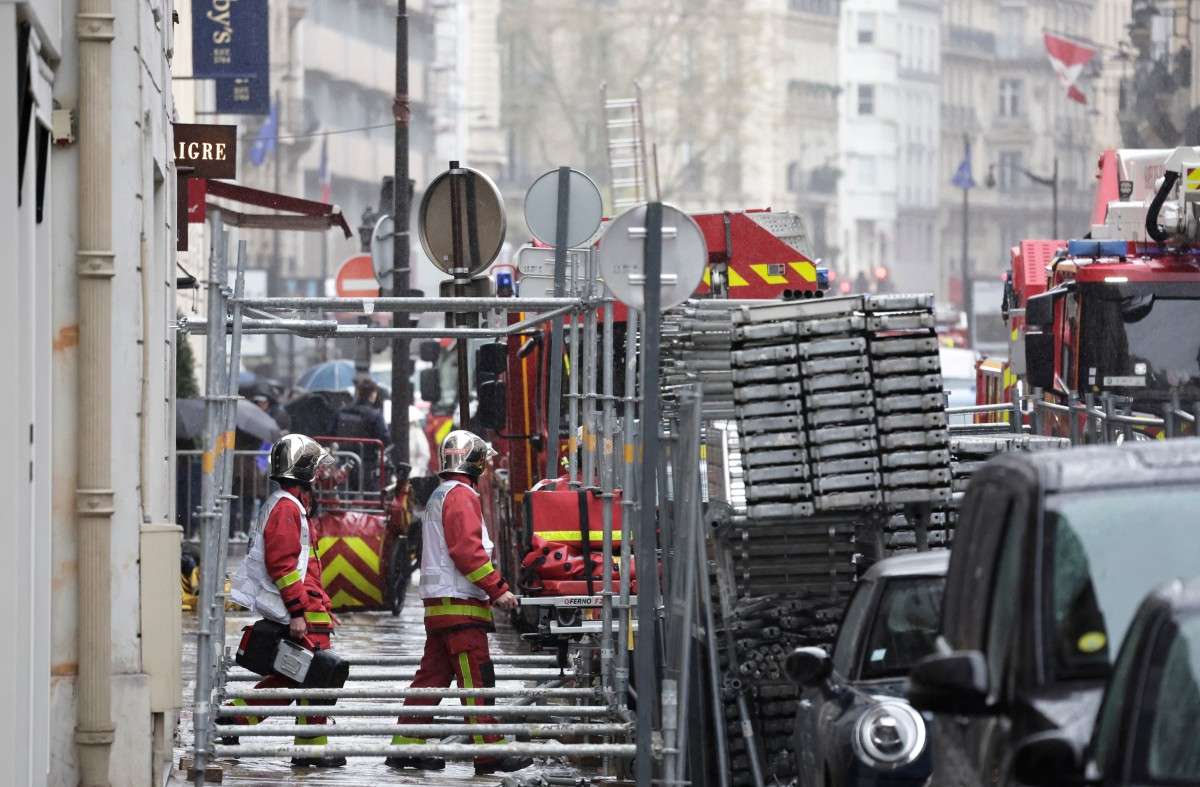 Alerta por incendio en hotel de lujo en París con más de 400 personas evacuadas