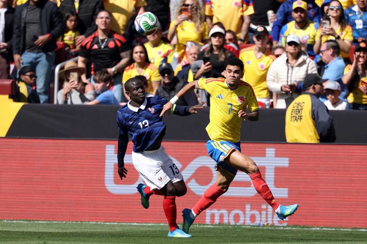 N'Golo Kante y Luis Díaz 