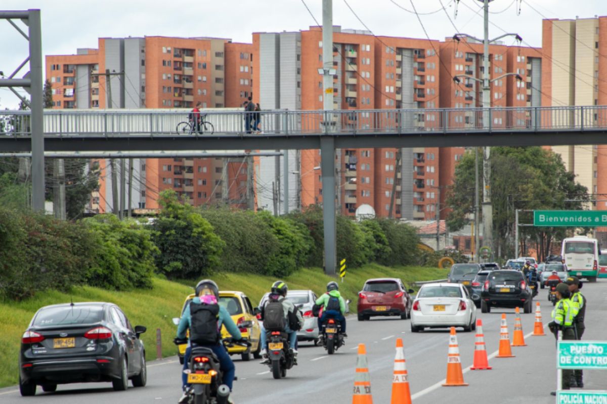 Consulte cómo funcionará el pico y placa en Bogotá del 30 de marzo al 3 de abril de 2026. Conozca las placas restringidas y los días festivos.