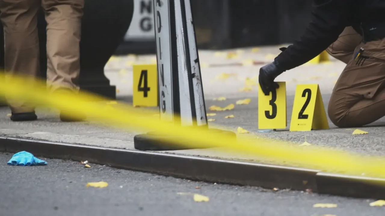 Tragedia en colegio: menor de 15 años entró con escopeta, mató a compañero e hirió a 8 alumnos. Hubo pánico. 