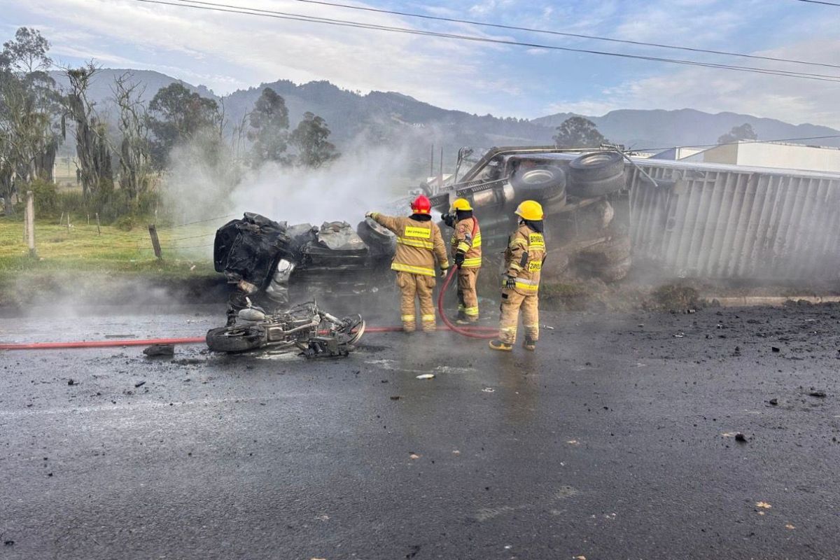¿Quiénes son los dos muertos del grave accidente en vía entre Zipaquirá y Ubaté? Impactó a más de 7 vehículos. 