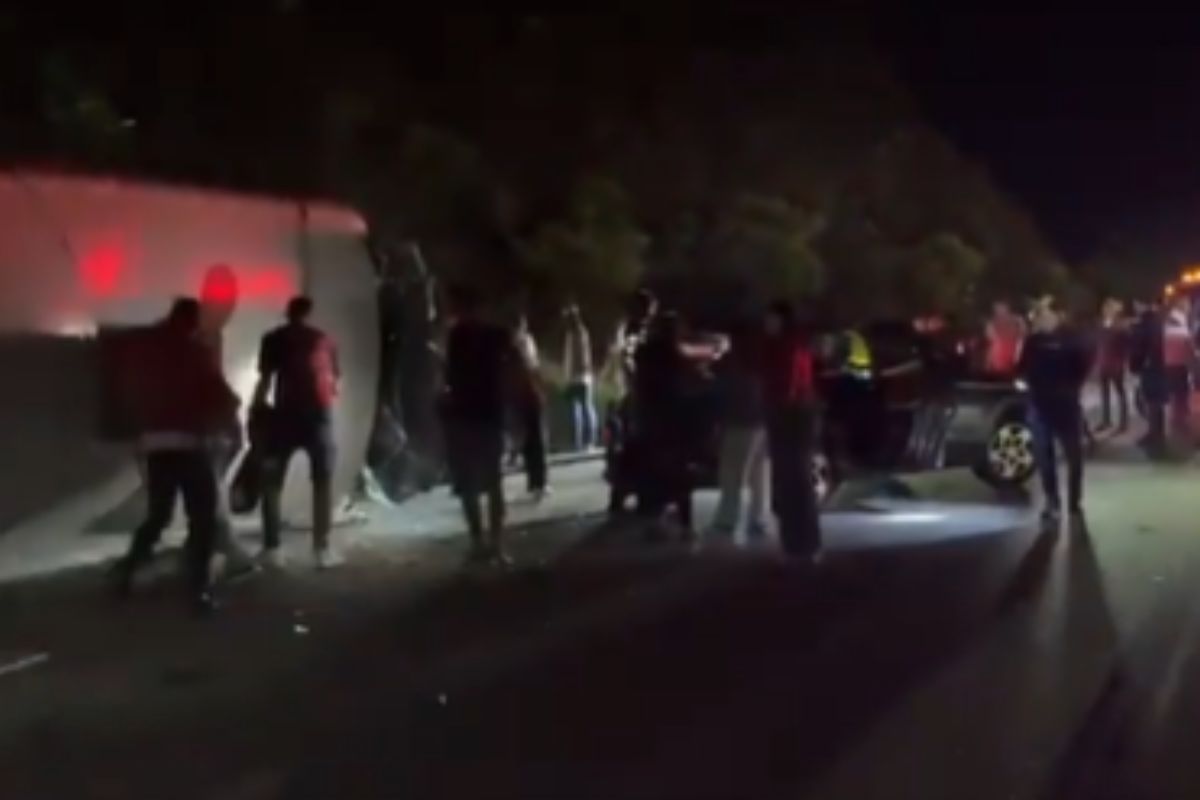 Vea los videos del grave accidente en la vía Bogotá-La Vega. Bus con 42 pasajeros sufrió volcamiento lateral en la Curva de Shilim. Reporte de heridos.