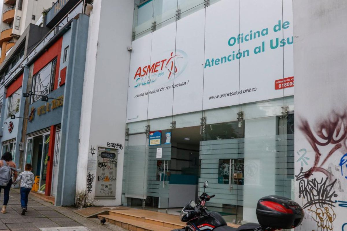 Trabajadores de EPS en Colombia completaron dos meses sin salario y podrían irse a paro. Decenas de trabajadores están en vilo. 