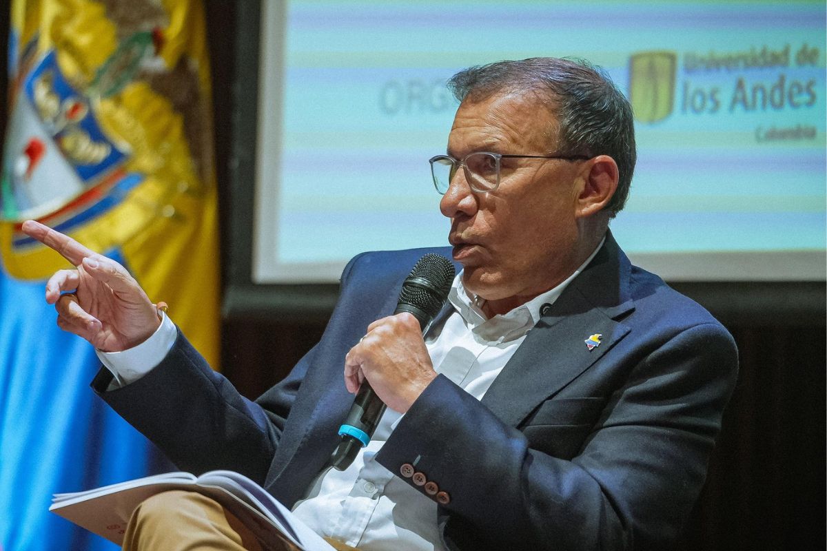 ¿Qué dijo Roy Barreras de Paloma Valencia y de la Espriella? Vea el polémico video donde el candidato presidencial lanza un mensaje tajante.