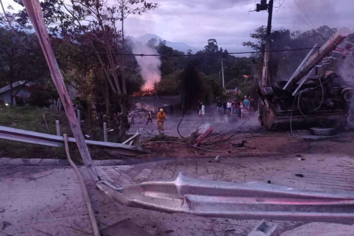 Tragedia en la vía Bogotá-Girardot: camión cisterna explotó en Silvania. Conozca el reporte de víctimas, videos del incendio y estado actual de movilidad.