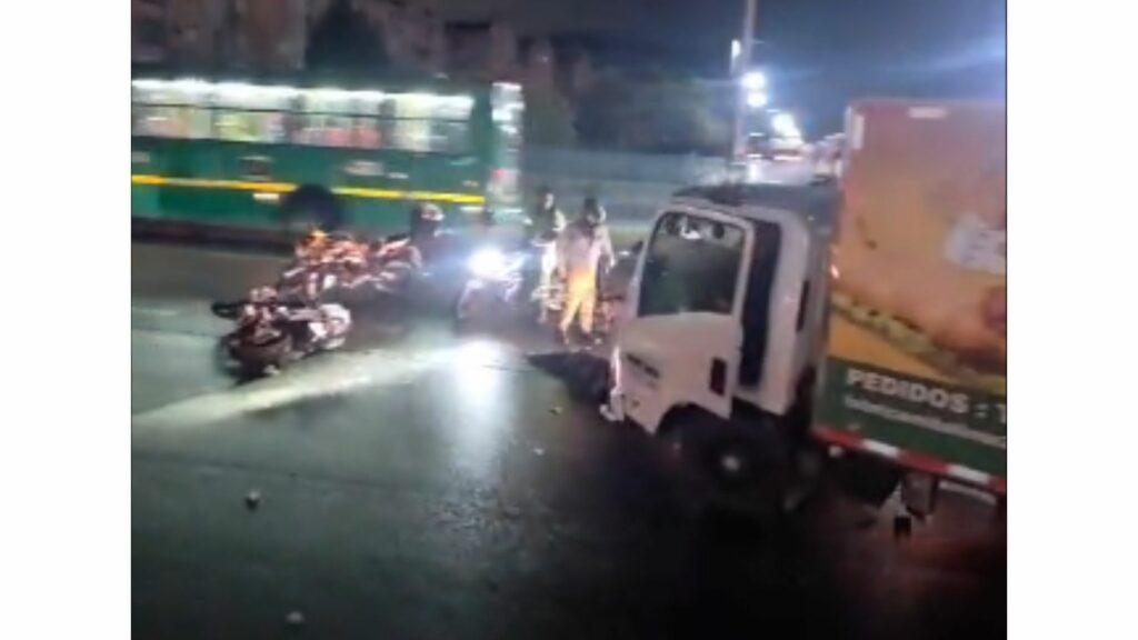Momento del accidente entre camión y motociclista / Pulzo