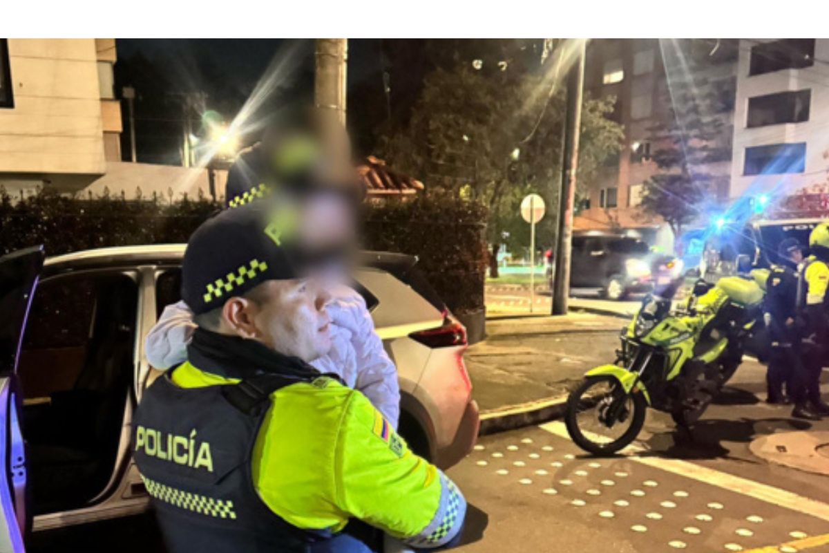 "Fueron dos horas de terror": habla allegada a niña secuestrada en una camioneta en Bogotá. Autoridades rastrean un Chevrolet blanco.