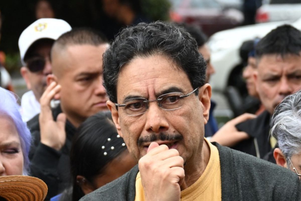 Iván Cepeda dejó plantados a los gobernadores en la Universidad de la Sabana. Conozca las razones del desplante y las reacciones. 