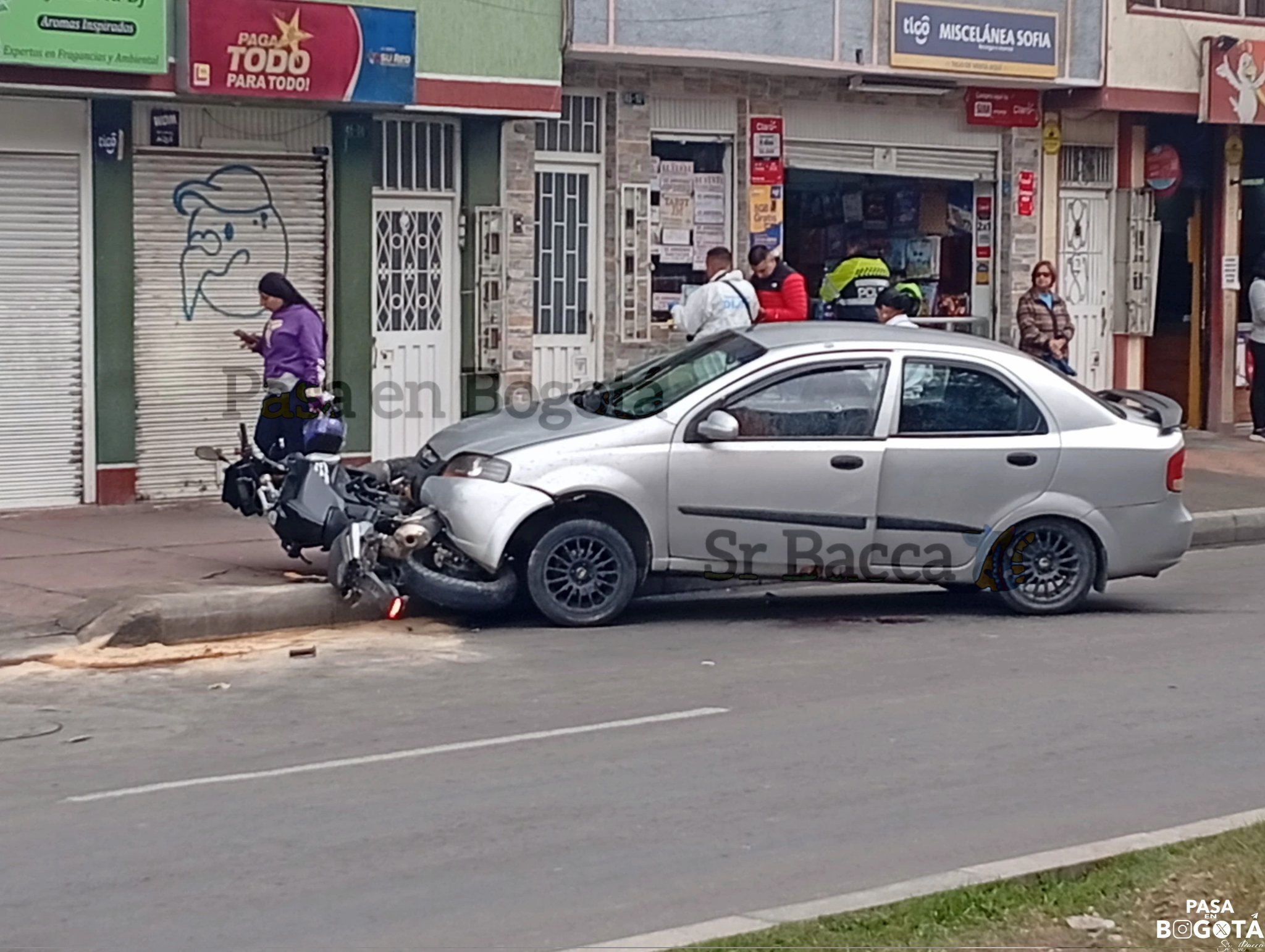 En este carro iba el conductor que fue asesinado en medio de un intento de robo en Kennedy, Bogotá
