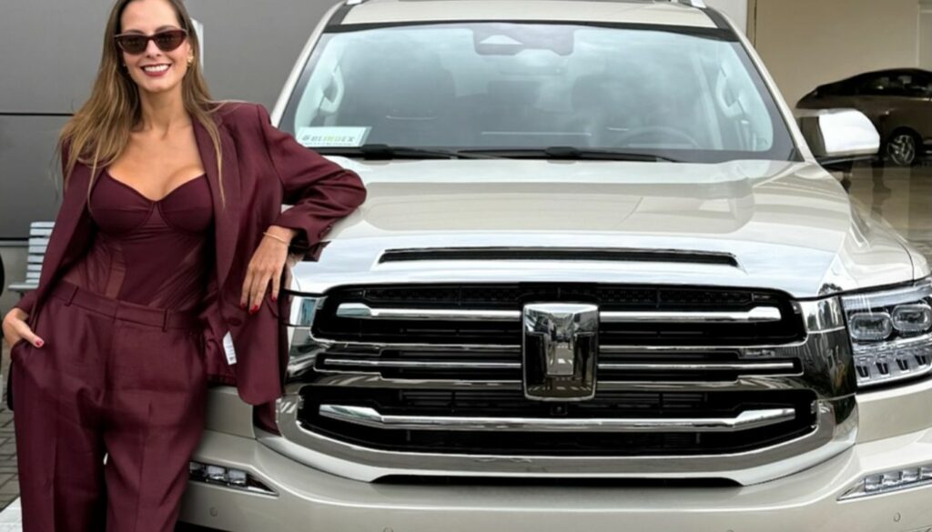 Camioneta de Laura Acuña (IG: @lauraacunaayala)