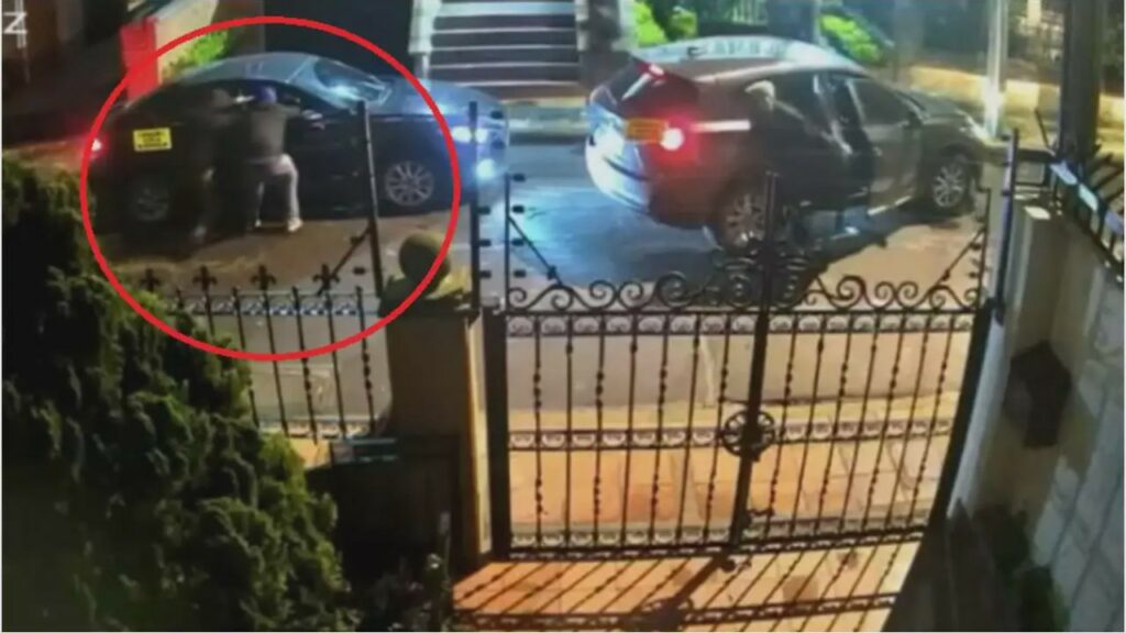 Robo de camioneta a uniformado de la Policía (pantallazo Noticias Caracol)