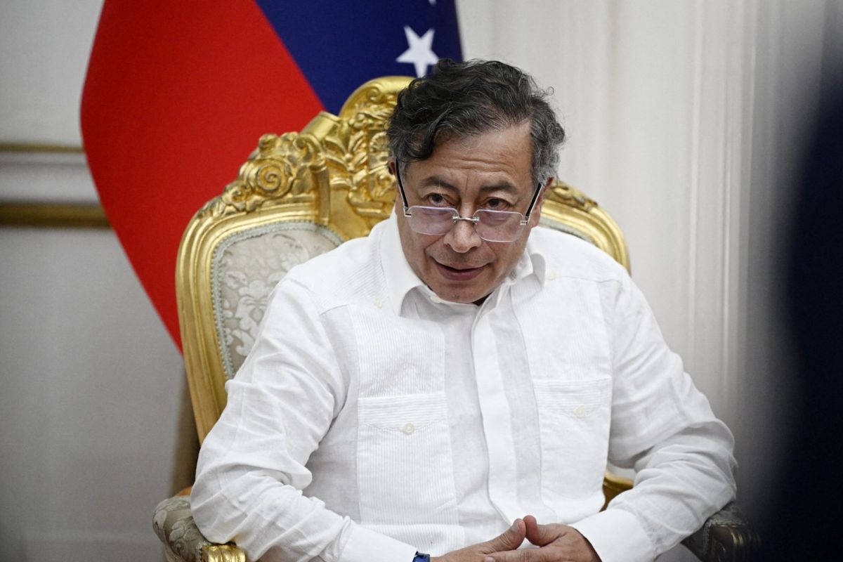 Encuesta Invamer abril 2026: aprobación de Gustavo Petro y favoritos a la presidencia. Iván Cepeda lidera intención de voto en Colombia.